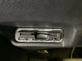 ハンドルの左下にETCがついています。高速道路の料金所の通過も楽々です。 カードの取り出しもしやすい場所についています。