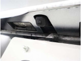 バックカメラが付いているので後方確認が非常にしやすいです。今や運転初心者も熟練者も必須装備!ついていて損はないですね♪