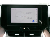 DCM(専用通信機)を装備したコネクティッドナビです。なおT-Connect契約により、令和10年4月まで無償でのご利用が可能です。詳しくは営業スタッフにお問い合わせください。