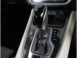 納車前に点検整備(法定12ヶ月点検又は車検整備)を実施いたします!整備代金は車両価格に含む為、追加ご請求はございません!正規ディーラーならではの確かな知識と技術で隅々までチェック!
