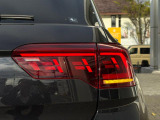 後続車からの視認性に優れるLEDテールランプ。ウィンカーは流れる様に点滅する「ダイナミックターンインジケーター」を装備。