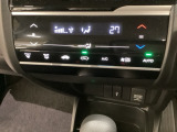 プラズマクラスター付き・オートエアコンがついてますので、お好みの温度をセットするだけで風の強さや風量を自動で調整します。スイッチも簡単操作で快適に過ごせます。