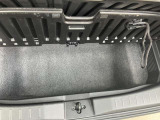 トランク下部に普段使わないものや洗車道具を今っておけるアンダーボックス