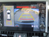 バックガイドモニターで、後方を確認しながら安心して駐車することができます。運転初心者も熟練者も必須の機能ですよ!