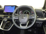 運転席まわりです。 各操作スイッチは使いやすい位置に配置されてます。