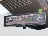 車両後方を映し出します・スマートルームミラー装備です。