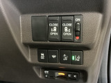 パワースライドドアの開閉はスマートキーのリモコンやドアノブは勿論、運転席側のスイッチ操作でも開閉ができ、安全・簡単です。