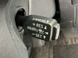 アクセルから足を離しても設定したスピードを保ち走行し、高速道路での疲労軽減に役立つクルーズコントロール付きです!