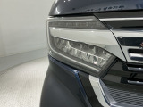 LEDヘッドライトは、点灯の瞬間から最大光量を発揮し、突然暗くなるトンネルなどでの安定感を高めます。