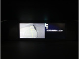サイドビューカメラが狭い道路での走行や左側への寄せをサポート。視界を広げて安全かつスムーズな操作を実現します。