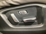 パワーシートを装備!体格や好みに応じたポジションをスムーズに調整できます。