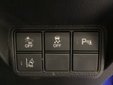 Hondaセンシング用の、VSA(ABS+TCS+横滑り抑制)解除と路外逸脱抑制機能のオンオフスイッチなどはハンドルの右側に装備しています。