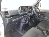 見通しのよいすっきりとした視界で、誰でも運転しやすいです。運転のしやすさは疲れにくさにも繋がりますよ♪