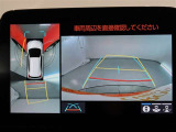 パノラミックビューモニター付きです。車両を上から見たような映像をディスプレイオーディオ画面に表示。運転席からの目視だけでは見にくい、車両周辺の状況をリアルタイムでしっかり確認できます。