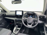 運転席まわりです。 各操作スイッチは使いやすい位置に配置されてます。
