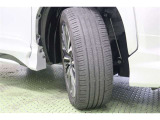 タイヤサイズ 215/50R18。