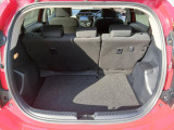 トヨタの中古車には3つの安心をセットにしています。1トヨタ認定検査員による車両状態の評価。2まるまるクリーニングによる内外装のクリーニング。31年間走行距離無制限の安心保証(無料)。