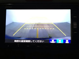 【バックカメラ】運転が苦手な方も車庫入れラクラクです!ギアをリバースに入れれば自動的に切り換わりますので、面倒な操作は不要です♪狭い駐車場もお車を傷つけず安心ですね!