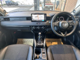 当社の中古車は、フロアマット付きで販売しておりません。予めご了承下さい。中古車という特性上匂いや見栄えなどの状態が左右される為です。純正マット、車種専用社外品マットをご購入いただけます。