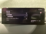 フォワードセンシングカメラで認識した交通標識をディスプレイに表示し、交通標識の見落とし防止を図り、安全運転を支援します。