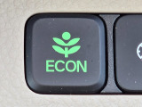 ワンタッチで省燃費走行をサポートするECONスイッチを装備。