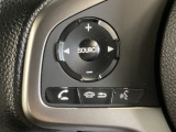 ステアリングスイッチがついていますので、オーディオのチャンネル変更、ボリューム、ジャンル変更が操作可能です。ハンドルから手を離さず安全に操作できます。