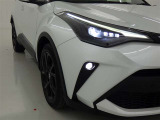 フォグランプ装着車です。暗い夜道の車両前方を明るく照らします