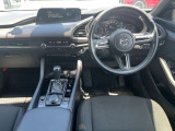 運転席まわりになります。