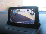 バックカメラを標準装備。駐車場などでの取り回しもスムーズに行っていただけます。