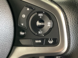 ハンドルにHondaセンシング系のクルーズコントロールやレーンキープアシストなどの操作スイッチが装備されています。ハンドルから手を離さず安全に操作できます。