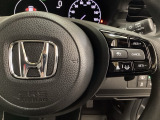 ハンドルにHondaセンシング系のクルーズコントロールやレーンキープアシストなどのスイッチが装備されています。ハンドルから手を離さず安全に操作できます。