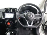 ☆シンプルながら機能性あふれる運転席周りです。 使いやすいスイッチ類の配置によりとても運転しやすいですよ。