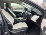 【運転席】運転席はドライバーをしっかり包み込むように設計されており、長時間のドライブも問題御座いません。また大きな傷や、汚れなどなく綺麗な状態で入庫しています。