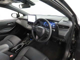 シンプルで使いやすいデザインの運転席です。