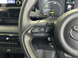運転中、オーディオの操作をしてて、ハッとしたことはありませんか?ステアリングスイッチは、運転中でもハンドルでオーディオの操作が可能です。安全なドライブをサポートします。