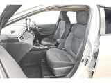 中古車をキレイで気持ちよくお乗りいただけるよう、エンジンルームからシートを外した洗浄まで、目に見えない部分も徹底的に洗浄しています!