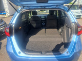 リアラゲッジルームのお写真です。開口部が大きく荷物の出し入れが楽に行えますね♪