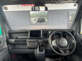 見晴らしのいいフロントは、アイポイントも高く運転もしやすくなっております!シフトやスイッチ類などもインパネにまとめてあるので操作もしやすい設計となっております☆