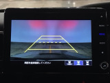 【バックカメラ】運転が苦手な方も車庫入れラクラクです!ギアをリバースに入れれば自動的に切り換わりますので、面倒な操作は不要です♪狭い駐車場もお車を傷つけず安心ですね!