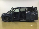 開口部が広く、乗り降りのしやすいお車です
