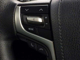 ステアリングスイッチ装備!運転しながら手元でオーディオの操作などができます。