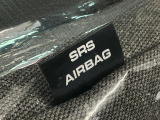 【サイドエアバッグ】シートのドア側に搭載されるサイドエアバッグは、乗員の頭部と胸部を守り上体への衝撃を軽減します!