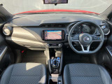 運転席まわりは機能的にまとまっています!足元が広々のインパネATです♪