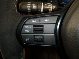 【ステアリングリモコン】ステアリングにオーディオ調節可能なスイッチが装備されていますので運転中でも視線をそらさずにオーディオの調節が可能です!
