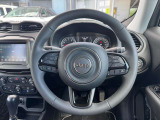 操作性の良いハンドルで運転中のストレスも軽減されます。