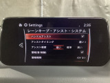 ハンドル操作をアシストすることにより車線からの逸脱回避を支援します。