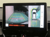 パノラミックビューモニター搭載。カメラで車両周囲の状況を映し出すため、狭い場所での駐車などに役立ちます。