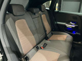 メルセデス・ベンツの定める厳しい基準をクリアしたお車のみをご案内させて頂きます。納車前整備はメーカー規定に基づき当店3Fの指定工場で入念に行なわれます。熟練のメカニックがお客様のお車を整備致します。