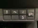 ハンドルの右側にはヘッドライトレベライザーとHondaセンシング用のメインスイッチがついています。ヘッドライトレベライザーは道路状況や積荷の加重に応じてライトの高さを調節できます。