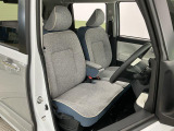 【運転席・助手席】内装ルームクリーニング済みです。しっかり綺麗にしていますので、是非、お確かめください。車に自信があるからこそ、是非一度ご来店頂き内外装も見てもらえると幸いです。